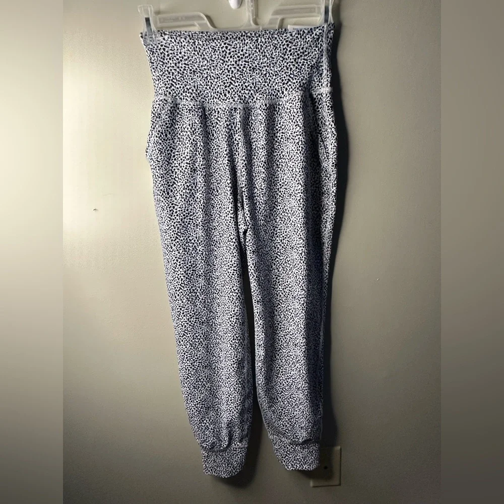 NWT Womens Old Navy High rise ankle jogger size medium powersoft